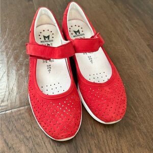 Mephisto Women's Yelina Perf Mary Jane red Sz 7